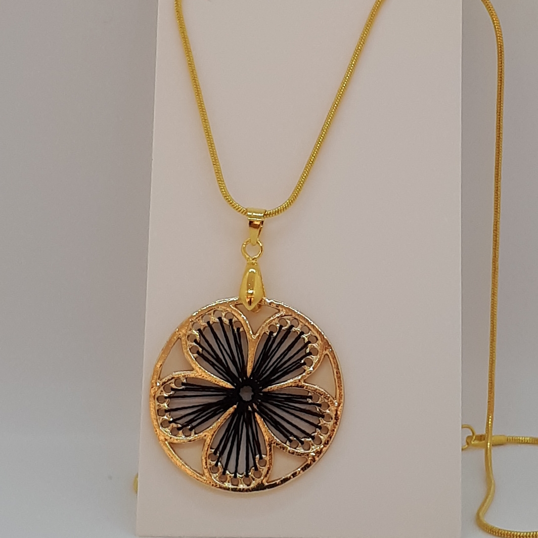Pendant-Gold-Navy-Flower-R40